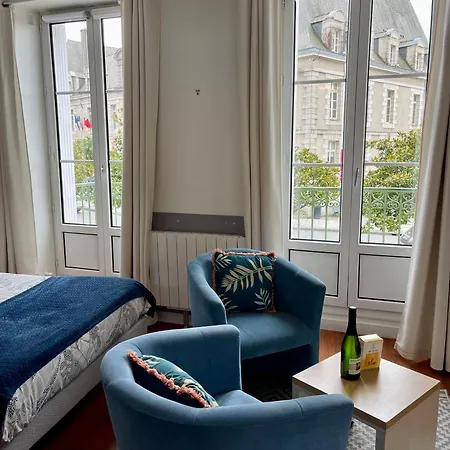 Le Balcon De La Place Dinan Exterior photo