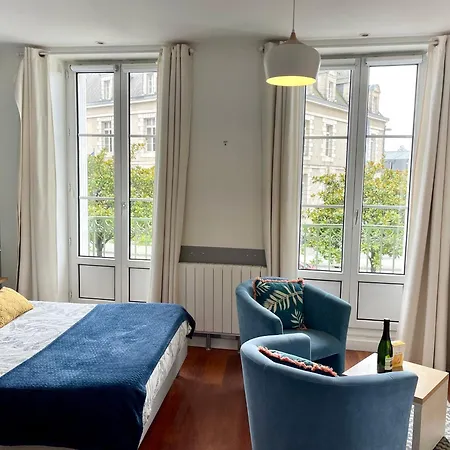Le Balcon De La Place Dinan Exterior photo