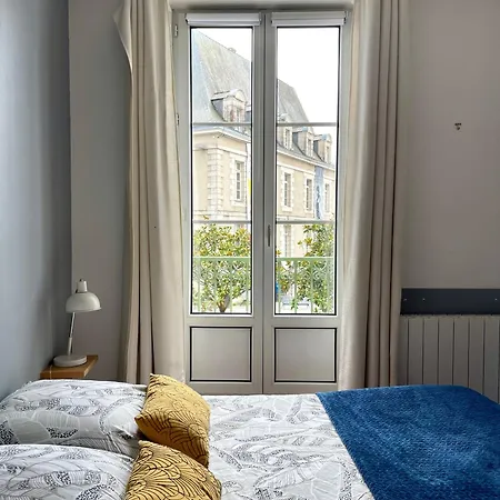 Le Balcon De La Place Dinan Exterior photo