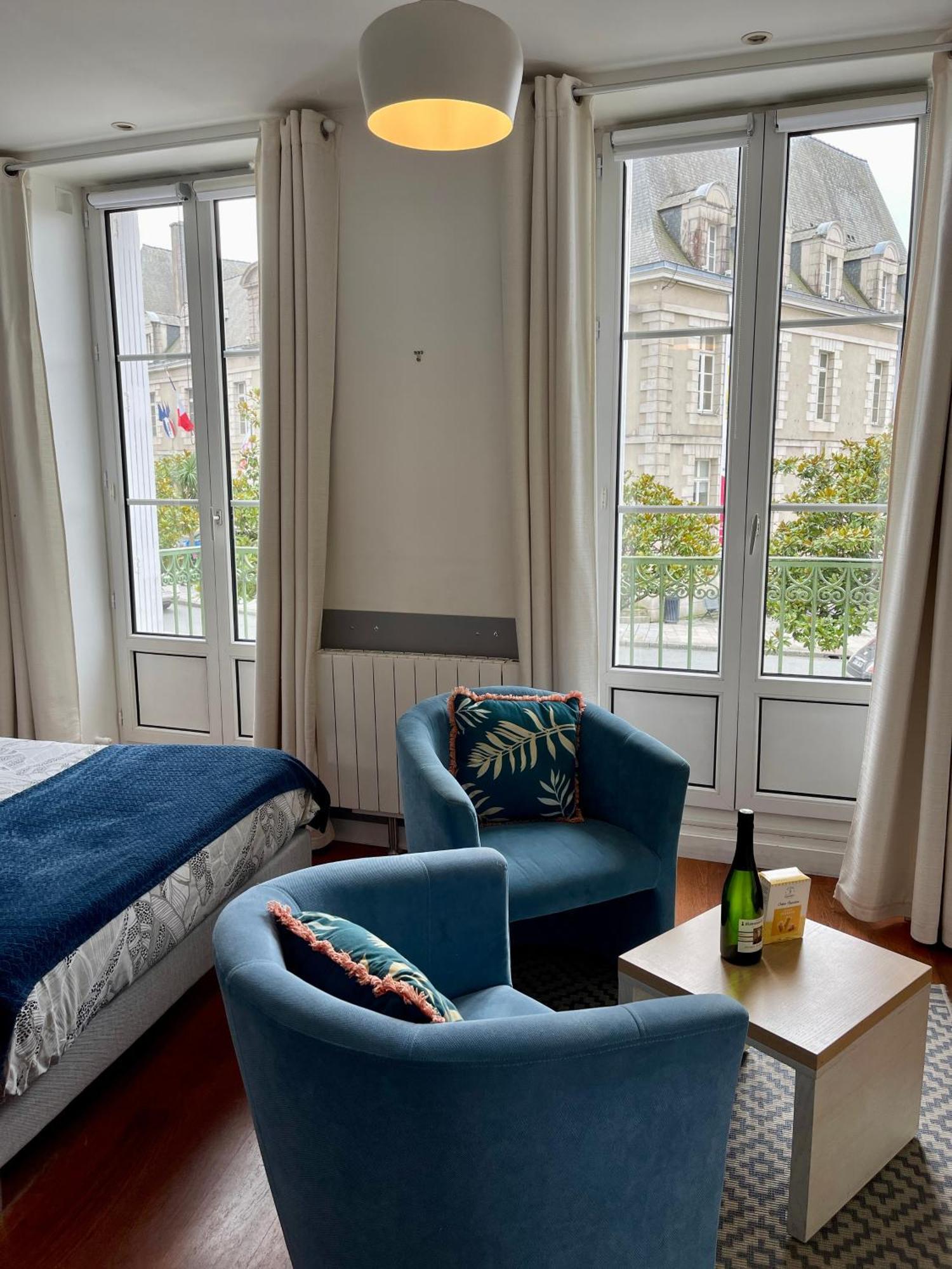 Le Balcon De La Place * Dinan