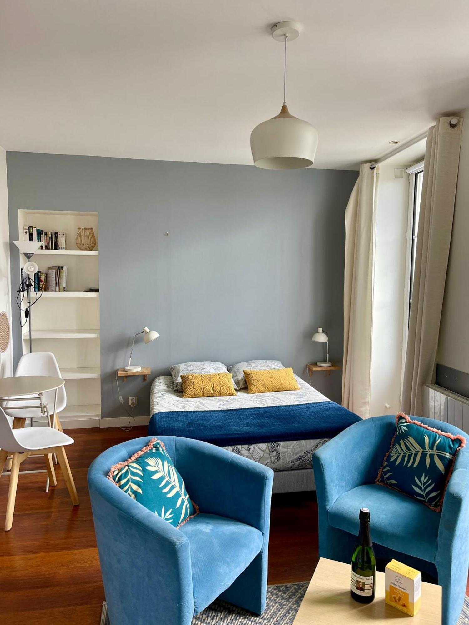 Le Balcon De La Place Apartment